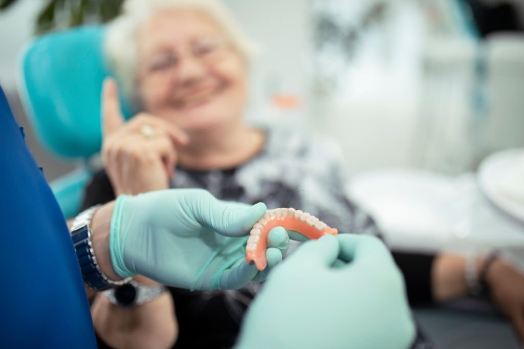 The Pros & Cons Of Dental Dentures