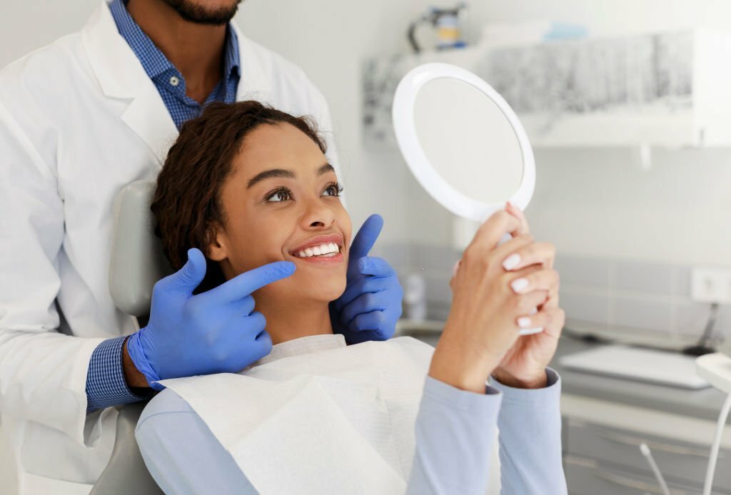 A Peek Into Professional Teeth Whitening – What’s Done During The Procedure?