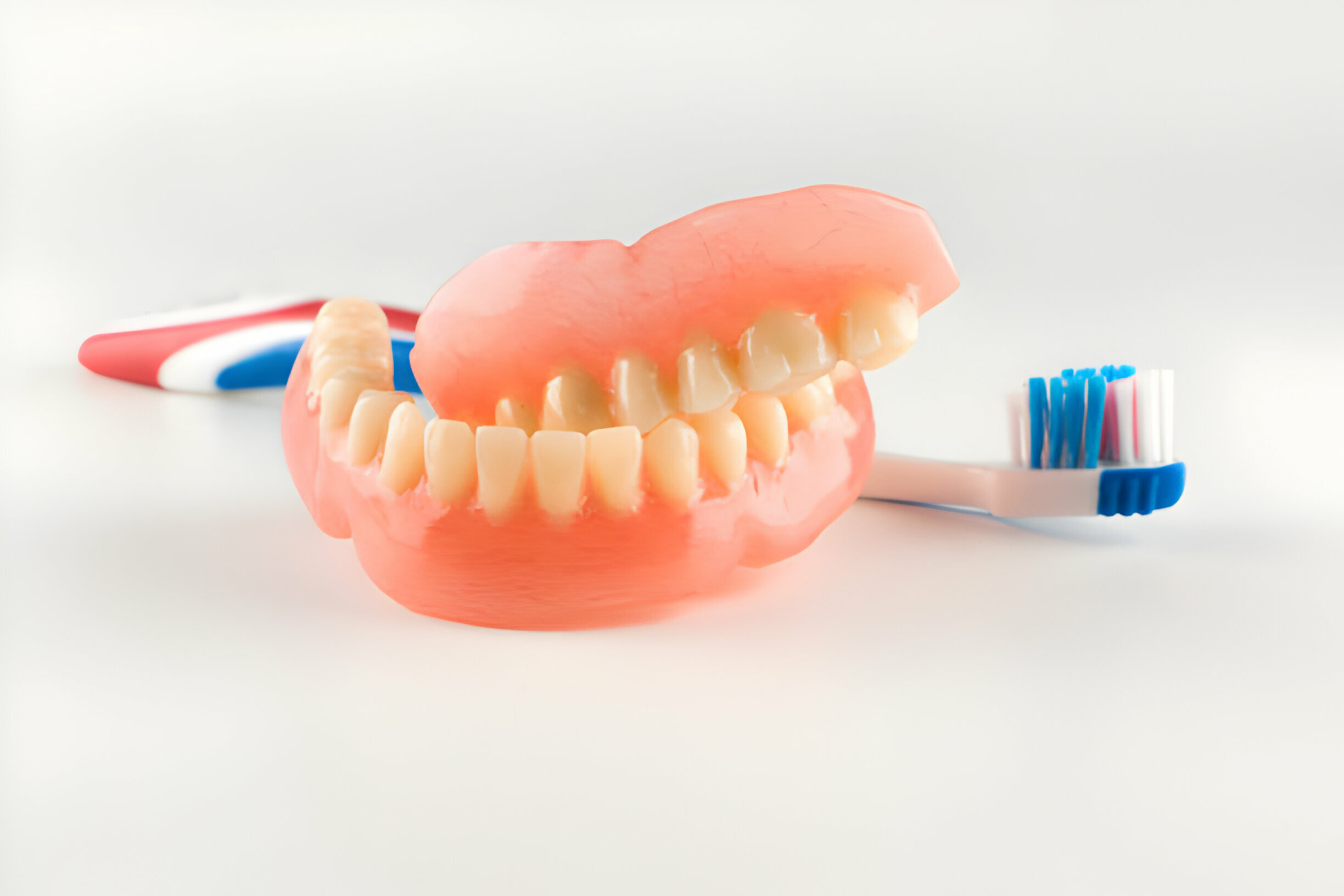 Benefits of Full Dentures vs. Partial Dentures_FI
